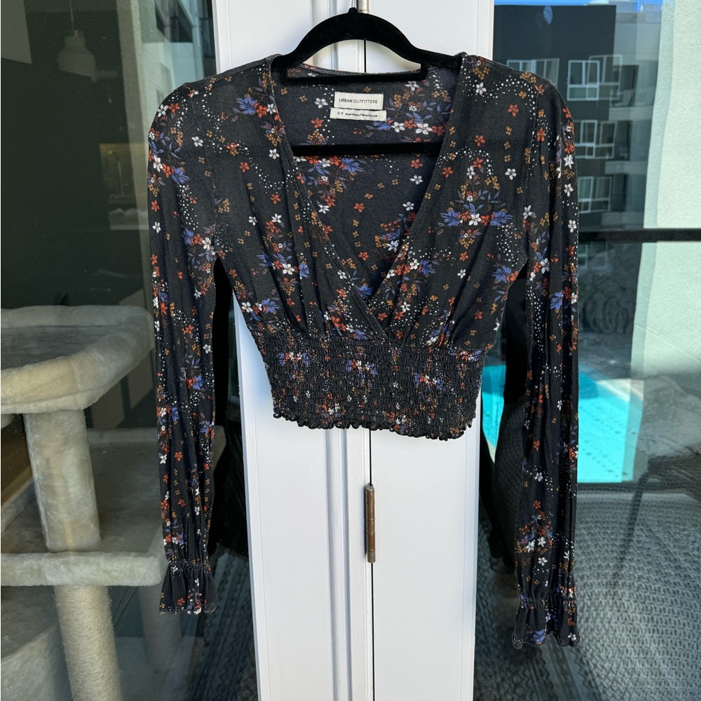 Urban Outfitters Floral Long Sleeve V Neck - Picture 4 of 9